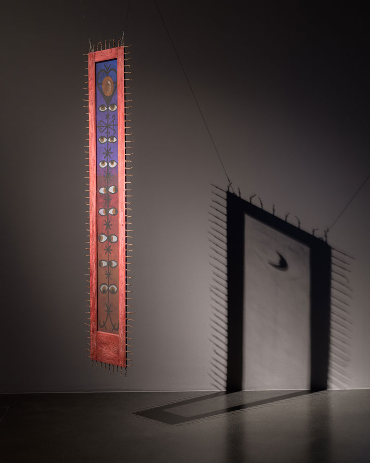 Betye Saar, Mojo Eyes, 1992, Ausstellungsansicht Betye Saar. Serious Moonlight, Kunstmuseum Luzern, 2023, Foto: Marc Latzel, Courtesy of the artist and Roberts Projects, Los Angeles, California