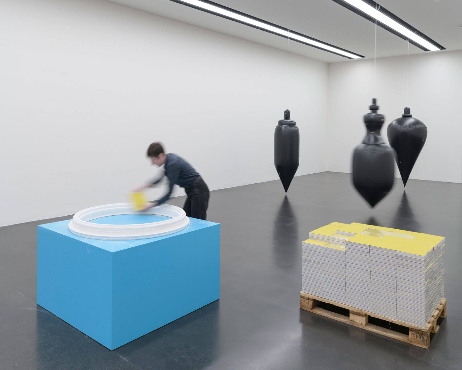 Ausstellungsansicht «spot on Simon Kindle», Kunstmuseum Luzern, 2024, Foto: Marc Latzel