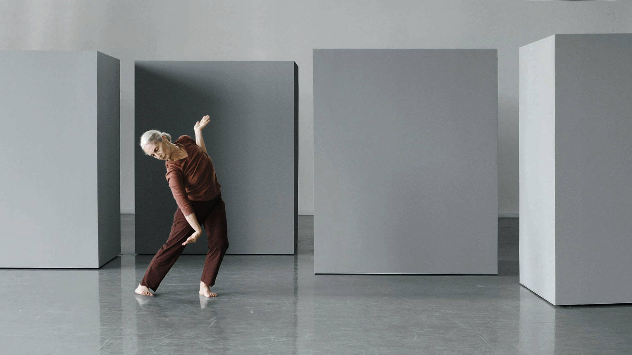 Sharon Lockhart, Four Exercises in Eshkol-Wachman Movement Notation, 2011, 1-Kanal installation (HD video, Farbe/ohne Ton), 16’03 min, loop, video still © Sharon Lockhart, 2011, courtesy the artist, neugerriem-schneider, Berlin, Glad¬stone Gallery, New York and Brussels, and Blum & Poe, Los Angeles