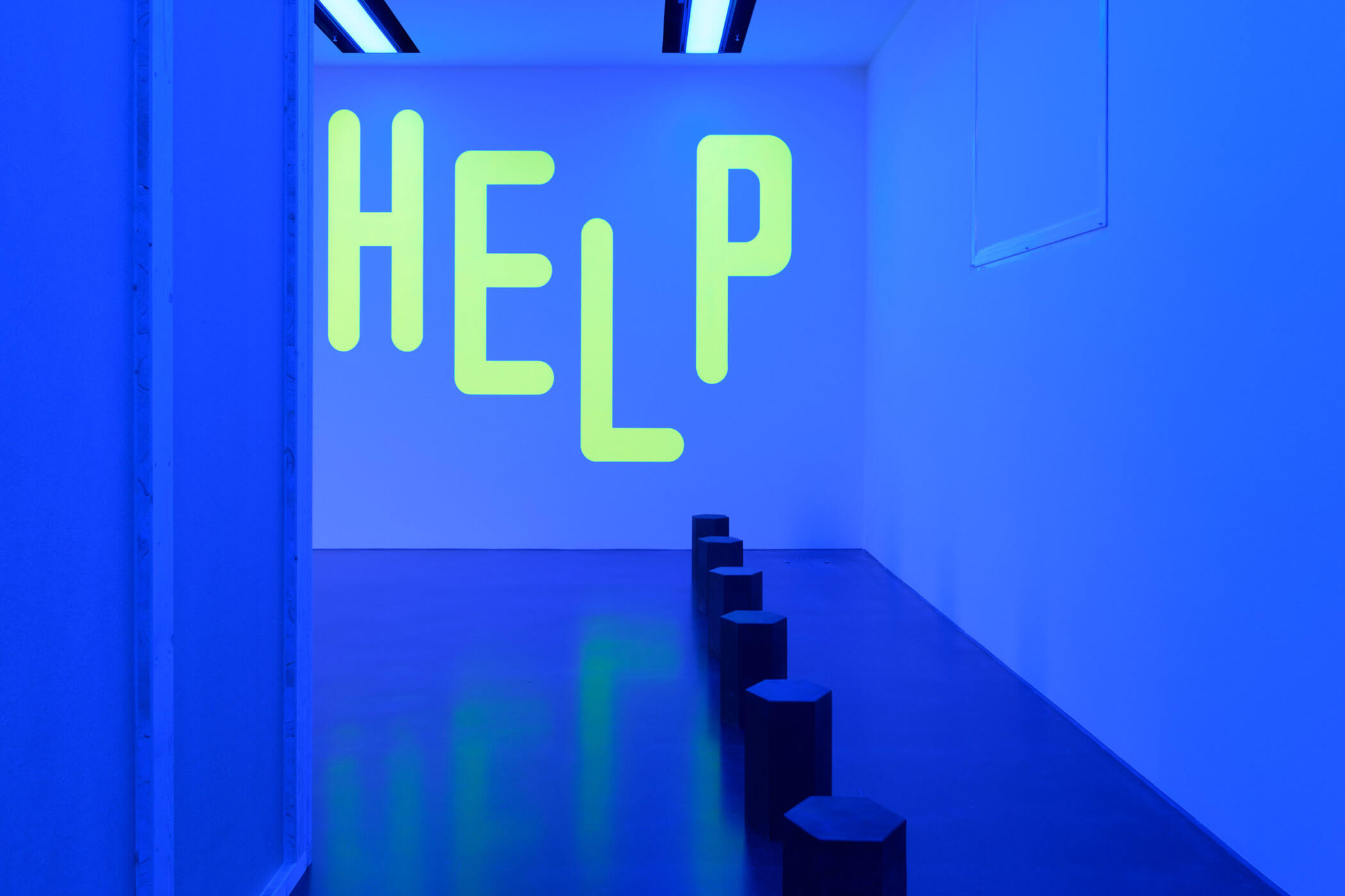 Ausstellungsansicht Ian Anüll. London Blue, Kunstmuseum Luzern, 2024
Courtesy the artist und Mai 36 Galerie, Zürich, Foto: Marc Latzel