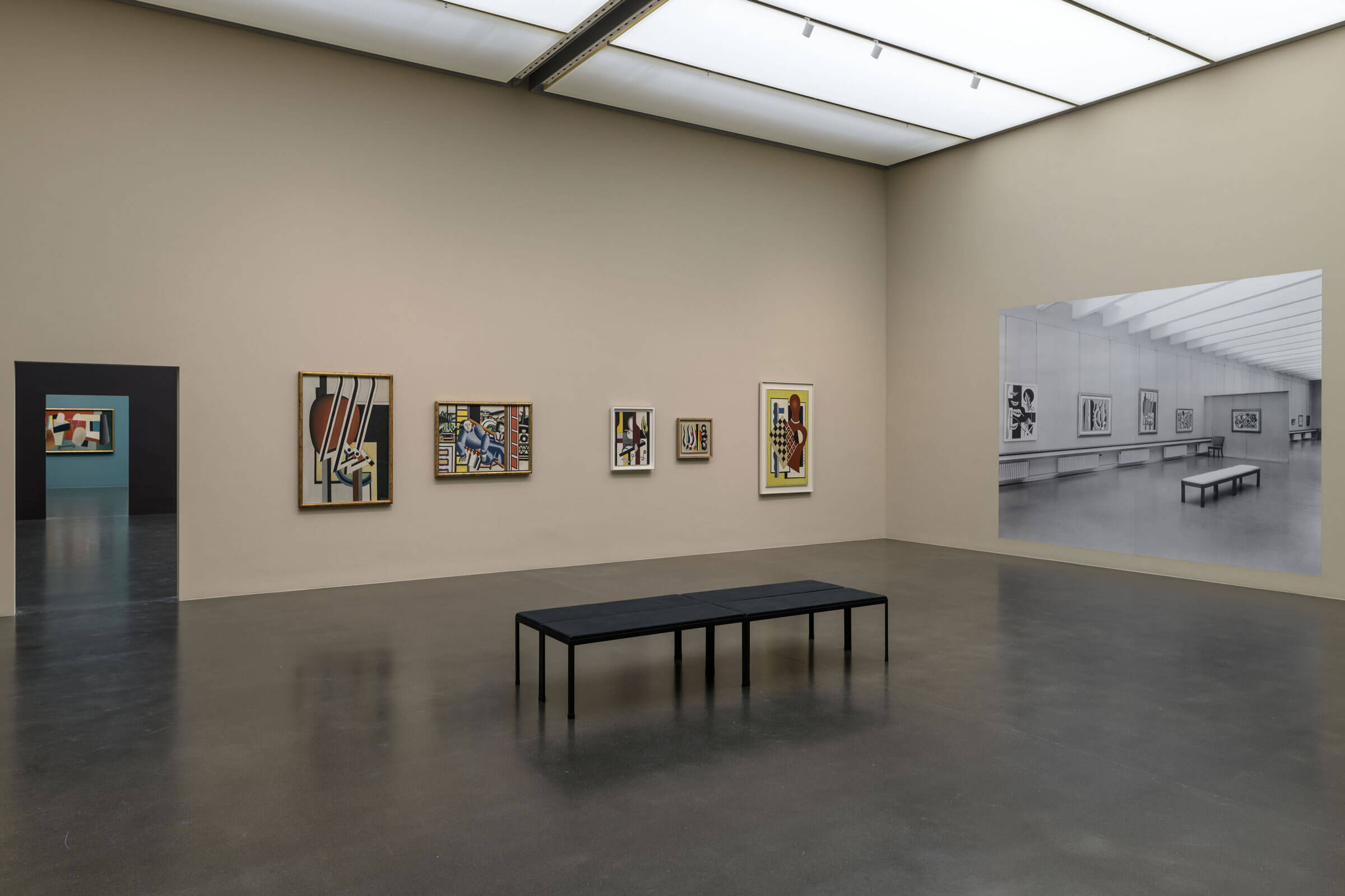 Ausstellungsansicht Kandinsky, Picasso, Miró et al. zurück in Luzern, Kunstmuseum Luzern, 2025, mit Werken von Fernand Léger, Foto: Marc Latzel