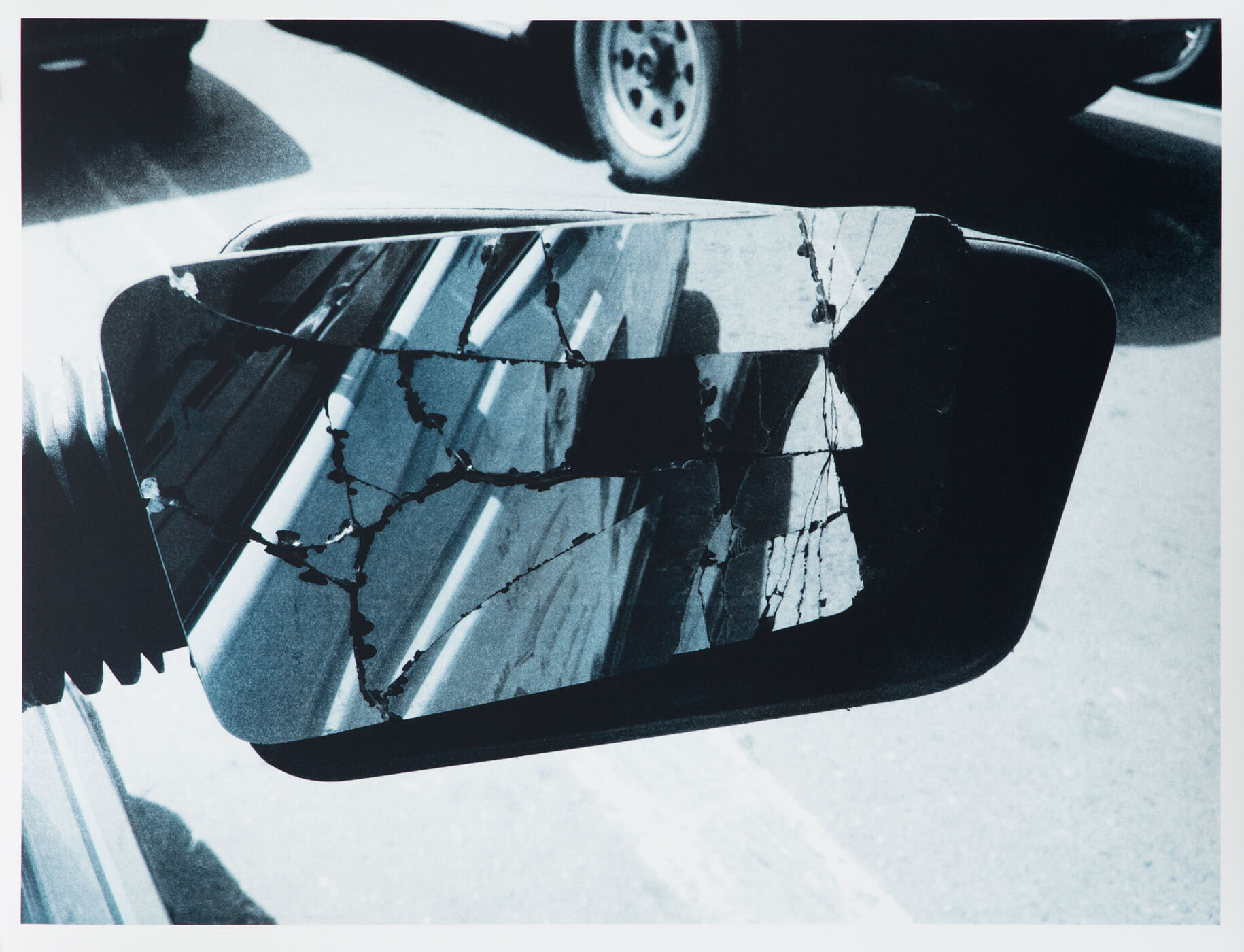 Shirana Shahbazi, Spiegel, 2014, zweifarbige Lithografie auf Zerkall Büttenpapier, 67 × 87 cm, Courtesy of the artist und Galerie Peter Kilchmann, Zürich, Paris