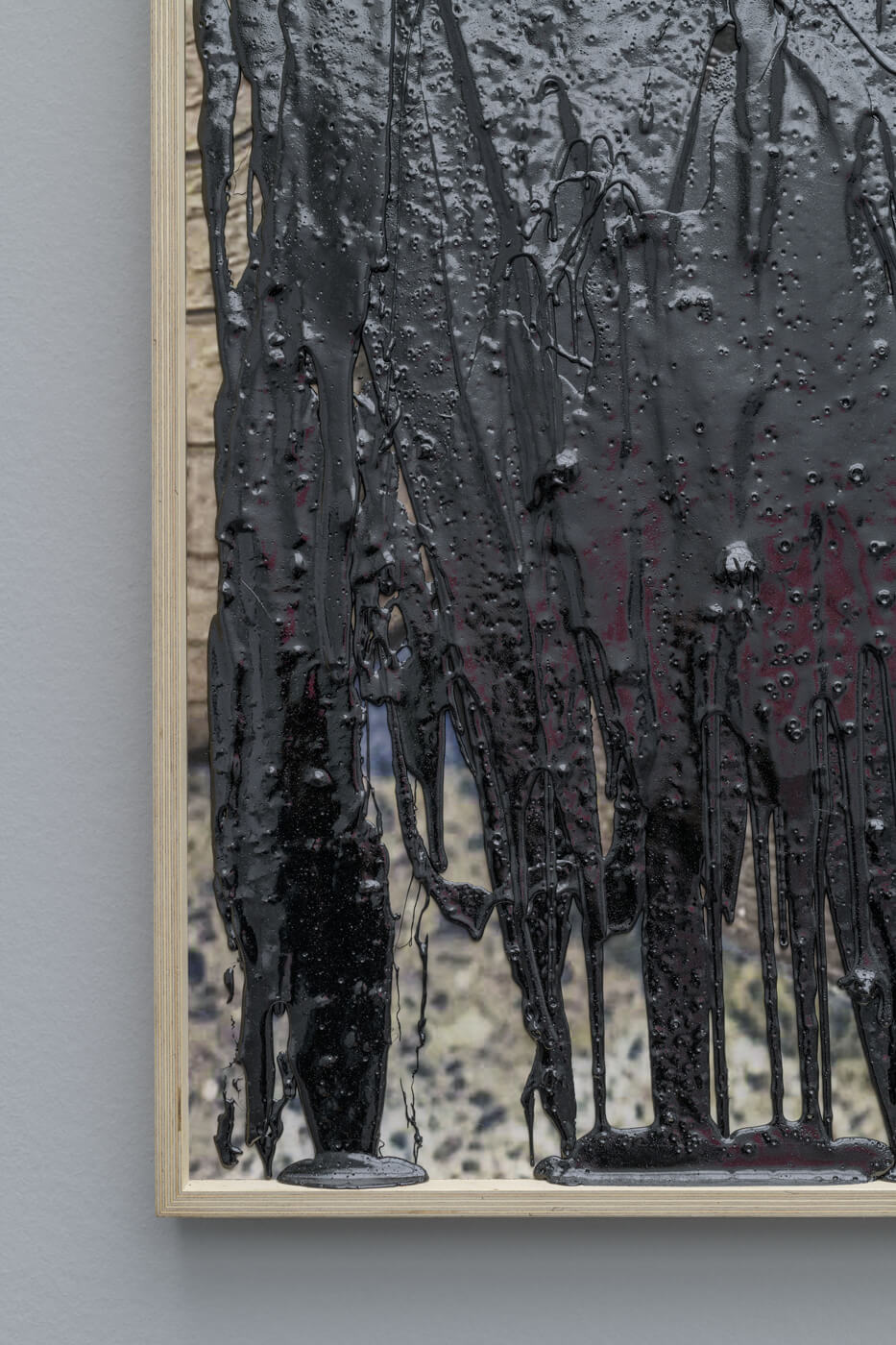 Gerta Xhaferaj, A Pause, a Rose, Something on Paper, 2024, Ausstellungsansicht zentral! XL Kunstmuseum Luzern, 2025, Courtesy of the artist, Foto: Marc Latzel